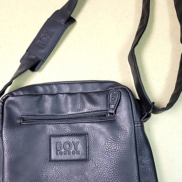 Boy London Messenger bag black 12 X 10 X3 Inches. Great Condition - Picture 3 of 5